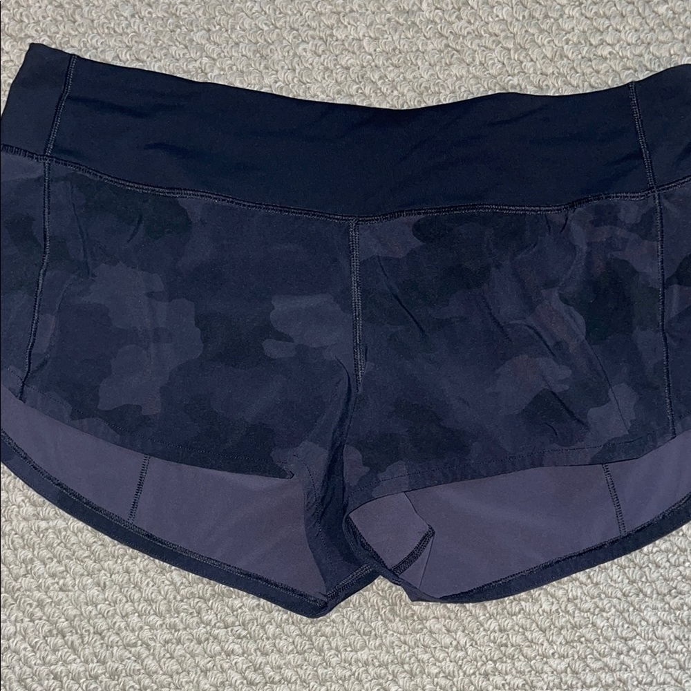Lululemon Women's Black Camouflage Shorts 2.5” EUC